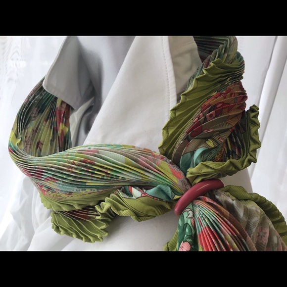 Hermès Plisse Pleated Scarf + Boxed Scarf Rings A+ - Picture 12 of 14